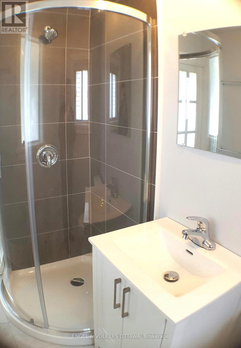 989 Bakervale Drive, Ottawa, ON - Indoor Photo Showing Bathroom