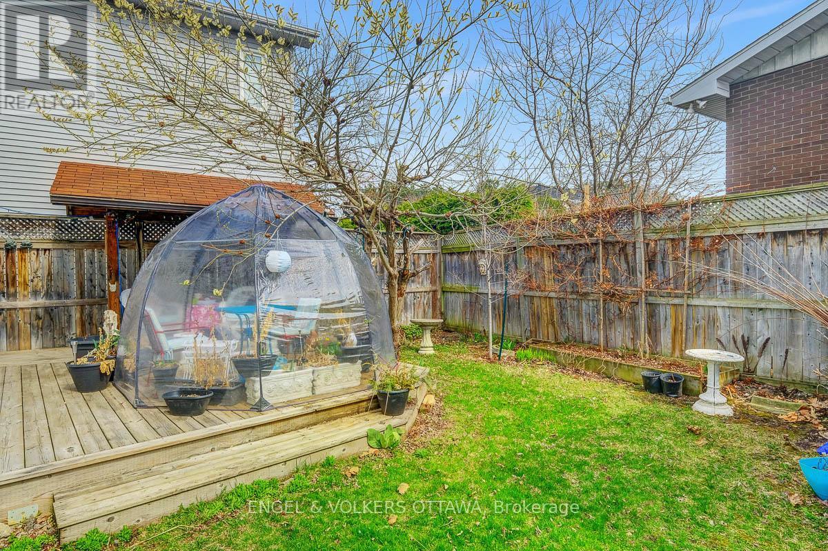 989 Bakervale Drive, Ottawa, ON - Outdoor