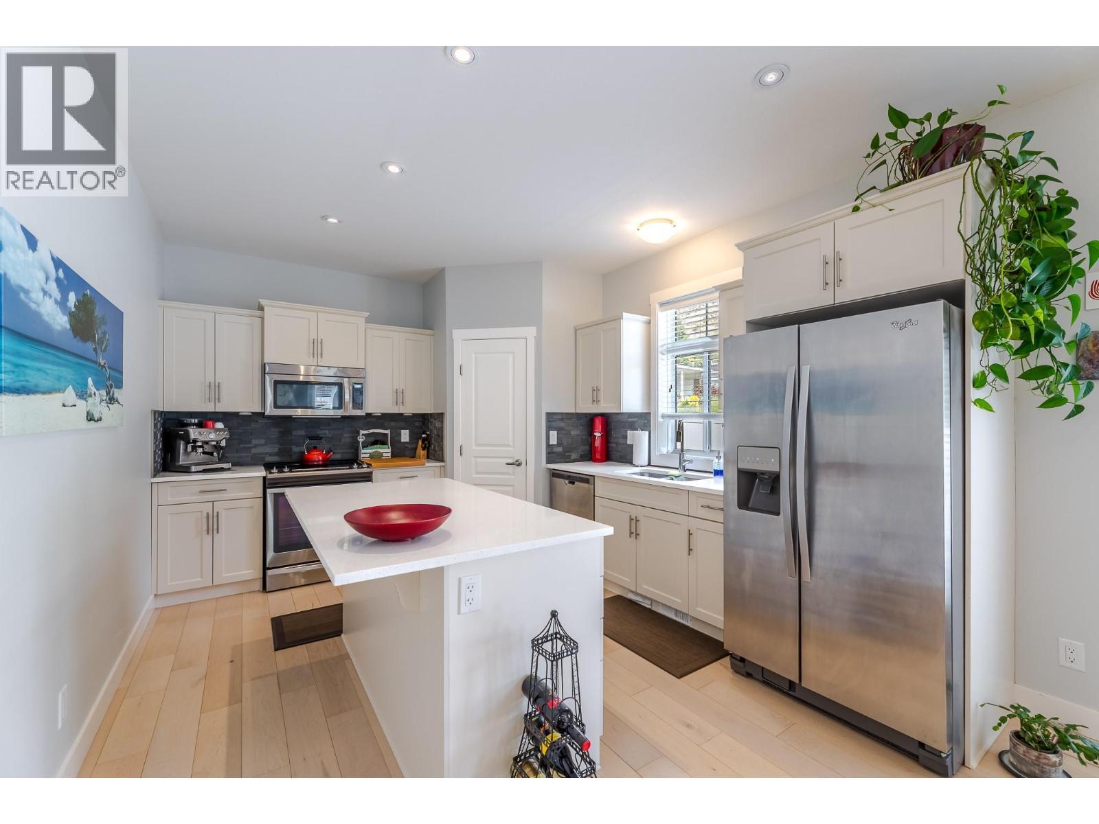 1675 Penticton Avenue Unit# 165, Penticton, BC - Indoor Photo Showing Kitchen With Stainless Steel Kitchen