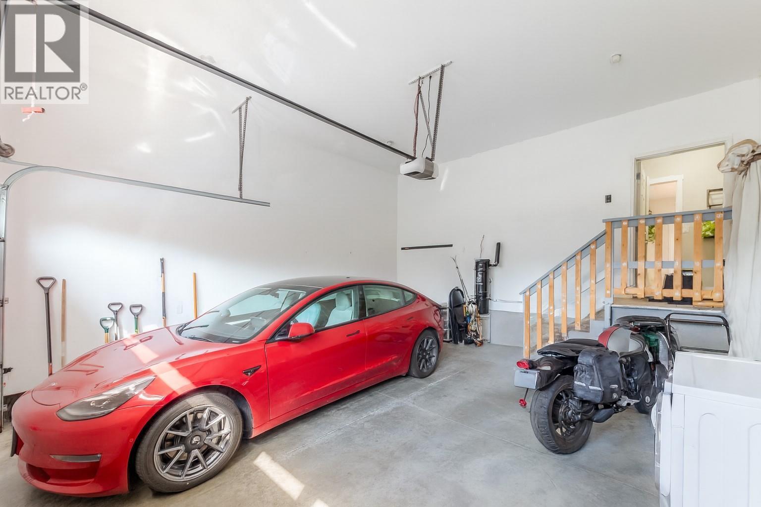 1675 Penticton Avenue Unit# 165, Penticton, BC - Indoor Photo Showing Garage