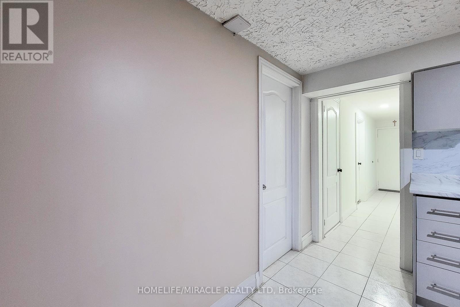 12 Maitland Avenue, Hamilton, ON - Indoor Photo Showing Other Room