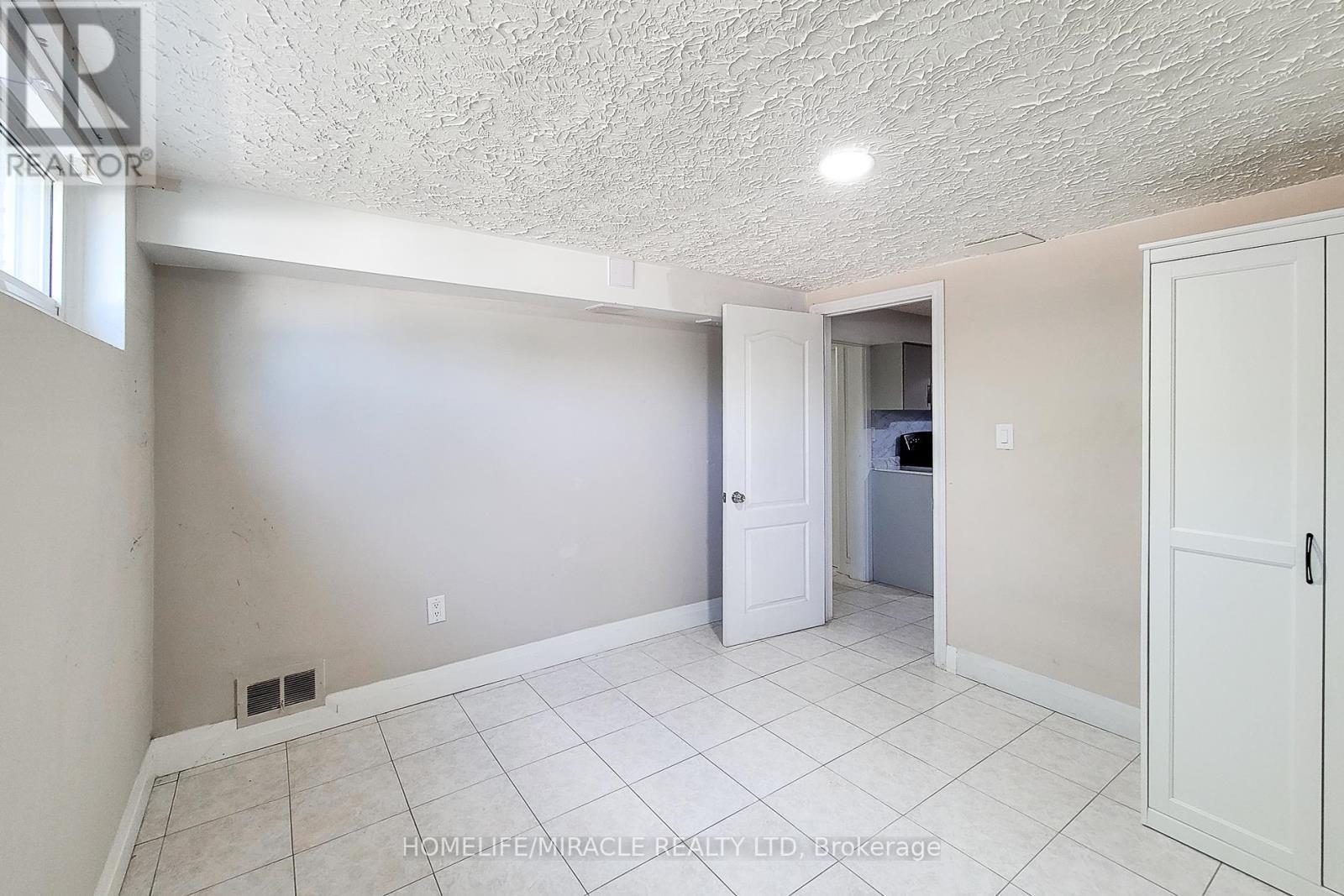 12 Maitland Avenue, Hamilton, ON - Indoor Photo Showing Other Room