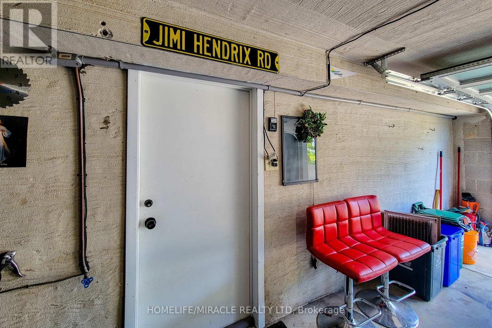 12 Maitland Avenue, Hamilton, ON - Indoor Photo Showing Garage