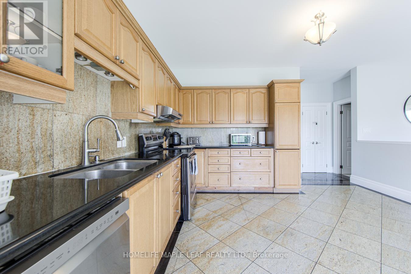 9035 Highway 89, Adjala-Tosorontio, ON - Indoor Photo Showing Kitchen With Double Sink