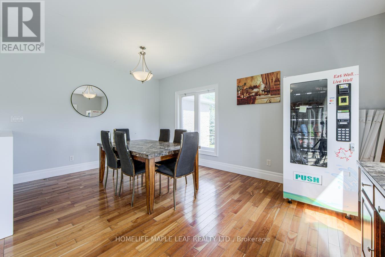 9035 Highway 89, Adjala-Tosorontio, ON - Indoor Photo Showing Dining Room