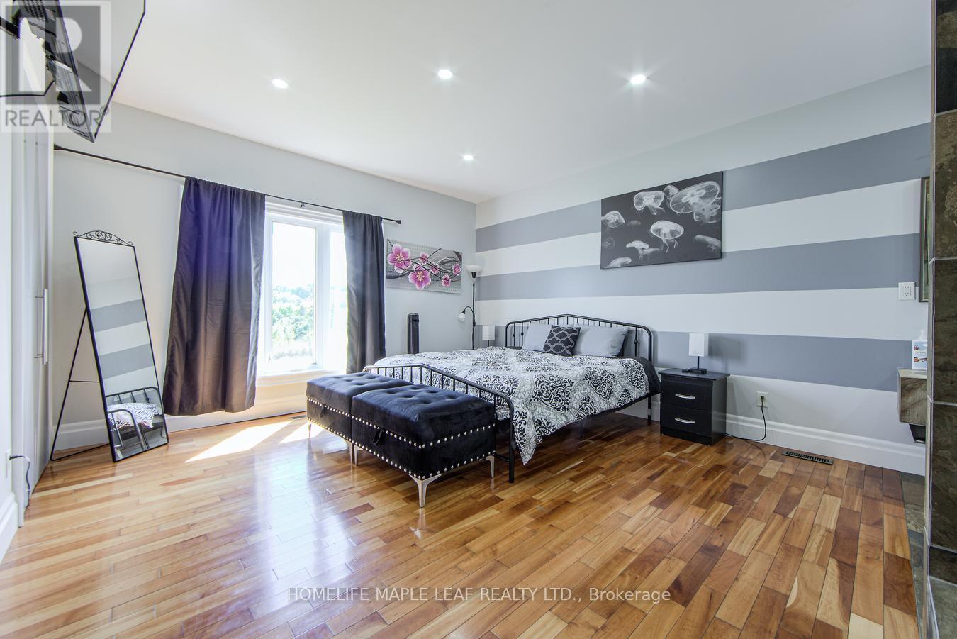 9035 Highway 89, Adjala-Tosorontio, ON - Indoor Photo Showing Bedroom