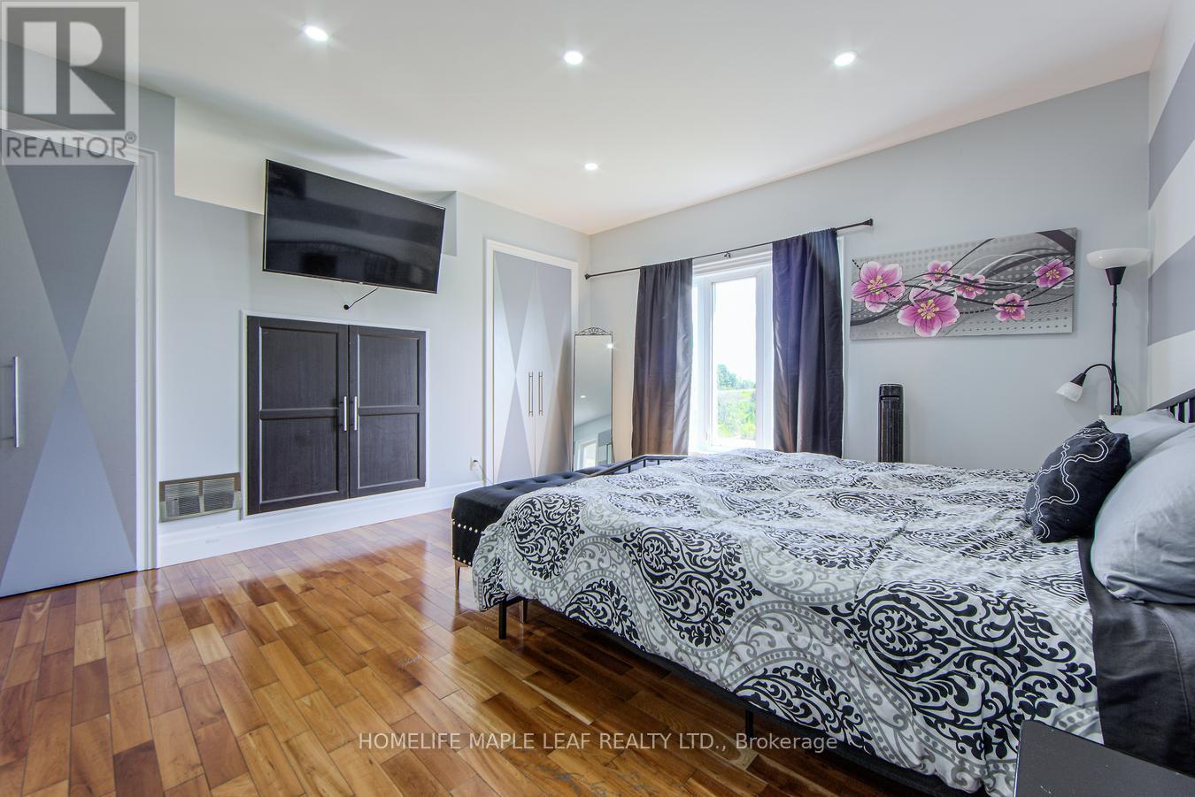 9035 Highway 89, Adjala-Tosorontio, ON - Indoor Photo Showing Bedroom