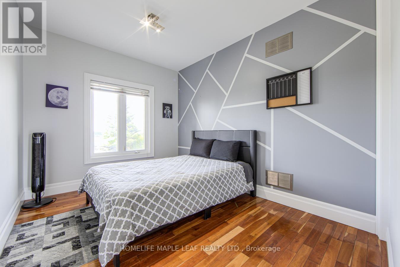 9035 Highway 89, Adjala-Tosorontio, ON - Indoor Photo Showing Bedroom