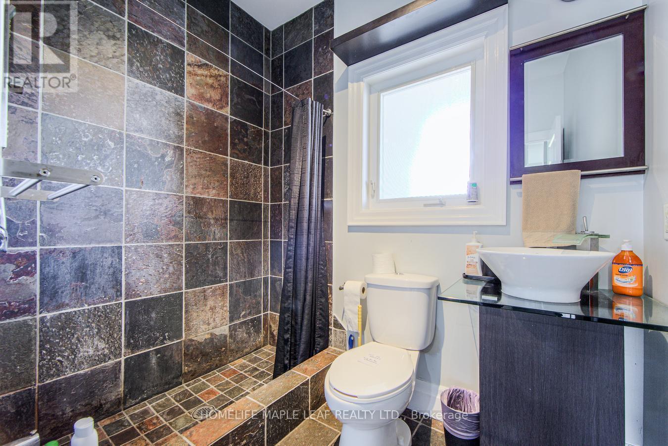 9035 Highway 89, Adjala-Tosorontio, ON - Indoor Photo Showing Bathroom