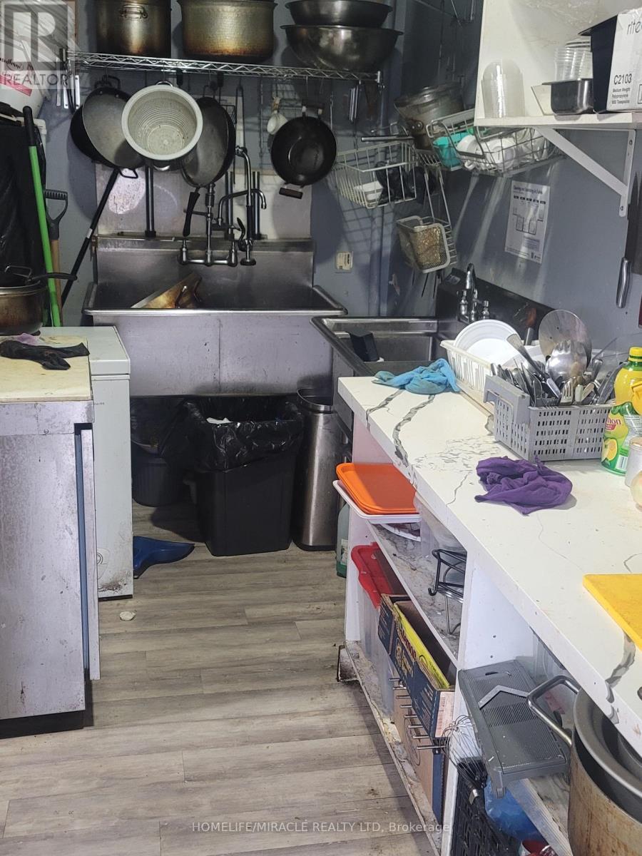 315 Traders Boulevard, Mississauga, ON