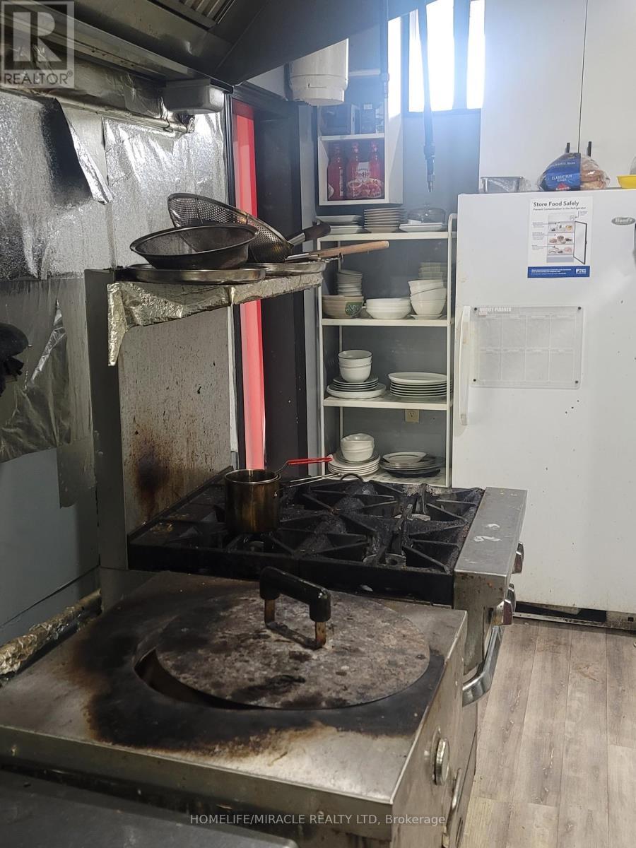 315 Traders Boulevard, Mississauga, ON