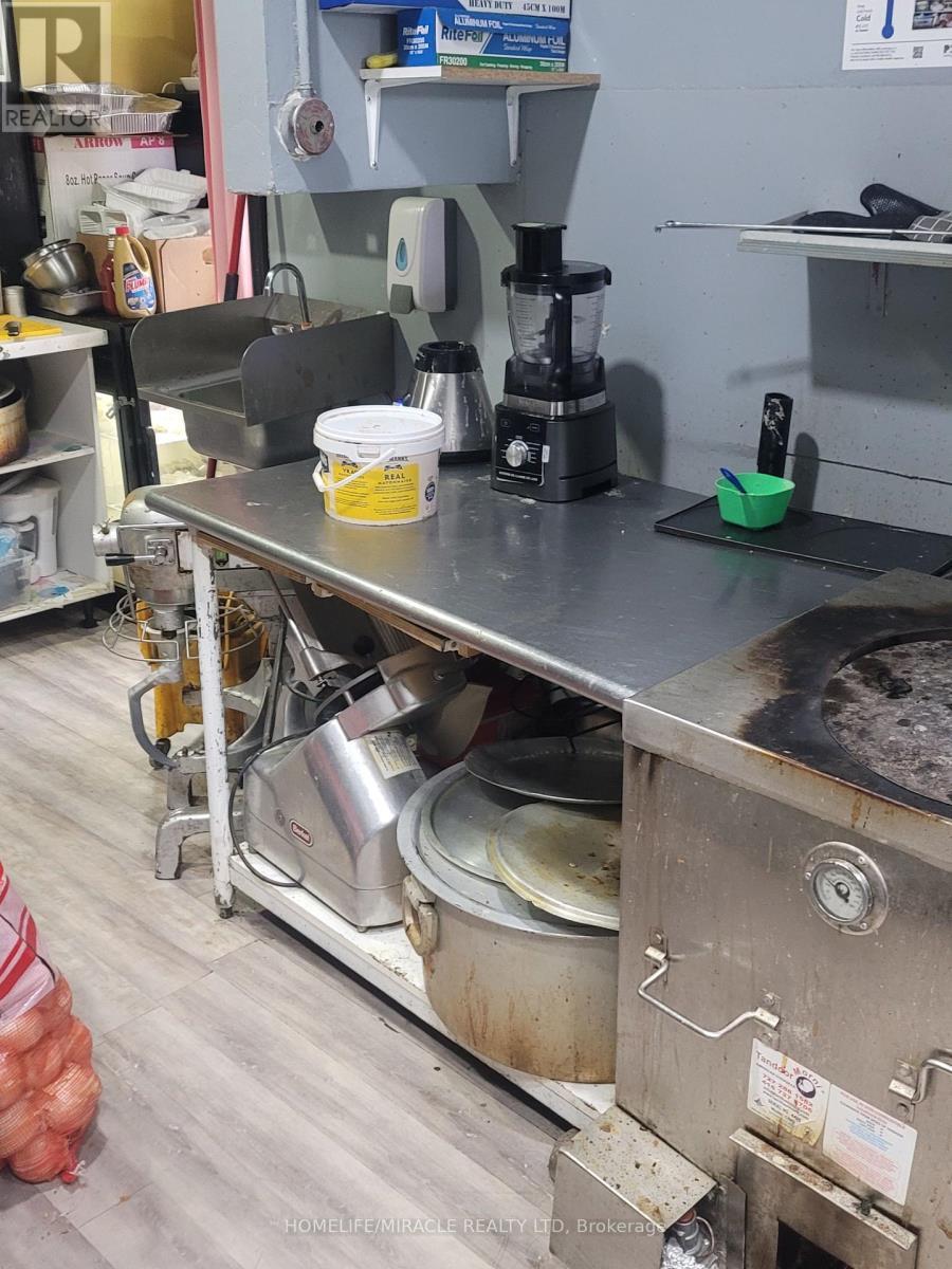 315 Traders Boulevard, Mississauga, ON