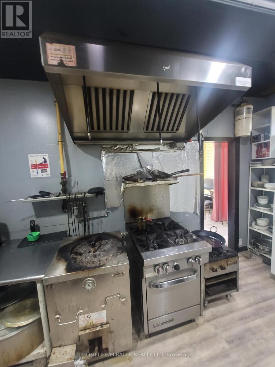 315 Traders Boulevard, Mississauga, ON