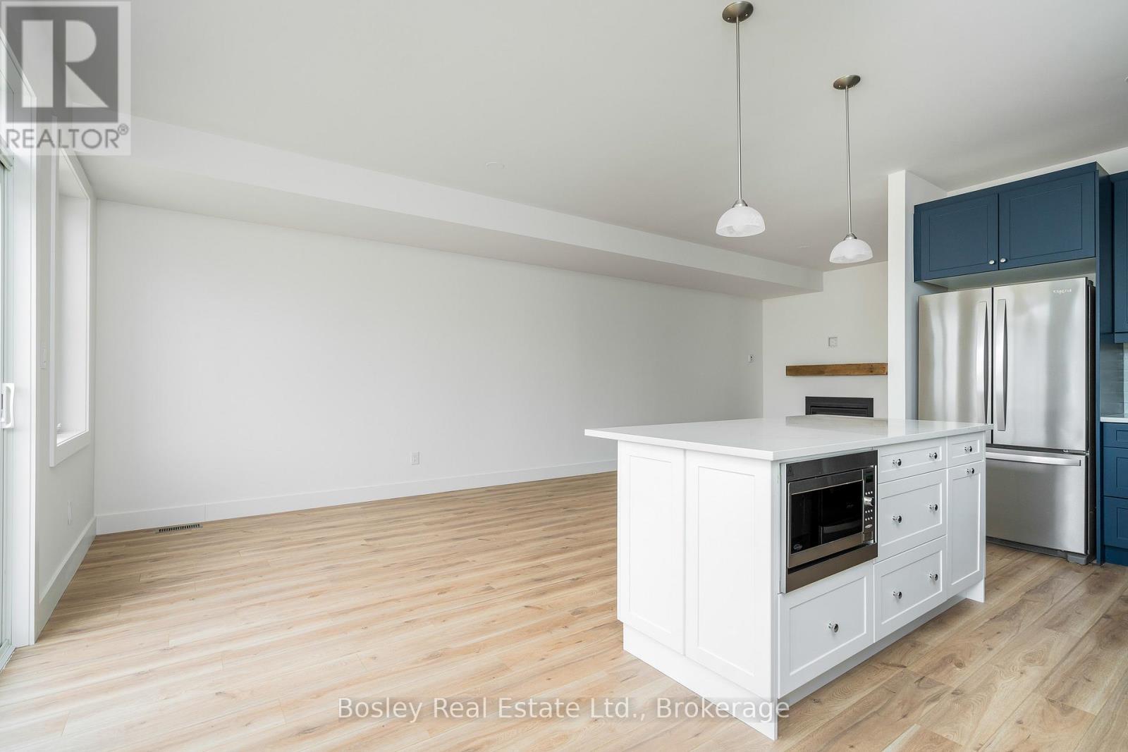 132 White Oak Crescent, Blue Mountains, ON - Indoor Photo Showing Kitchen With Upgraded Kitchen