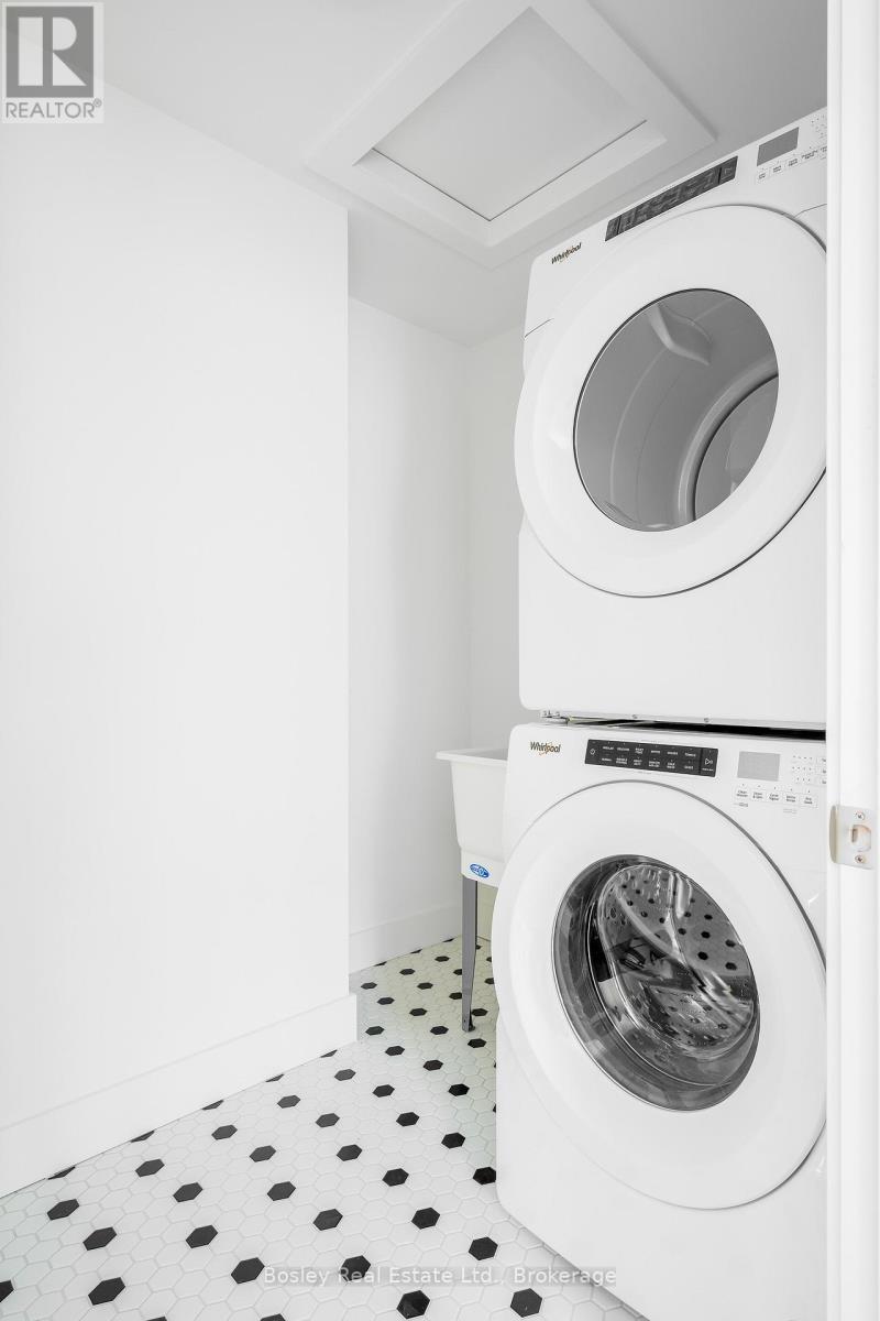 132 White Oak Crescent, Blue Mountains, ON - Indoor Photo Showing Laundry Room