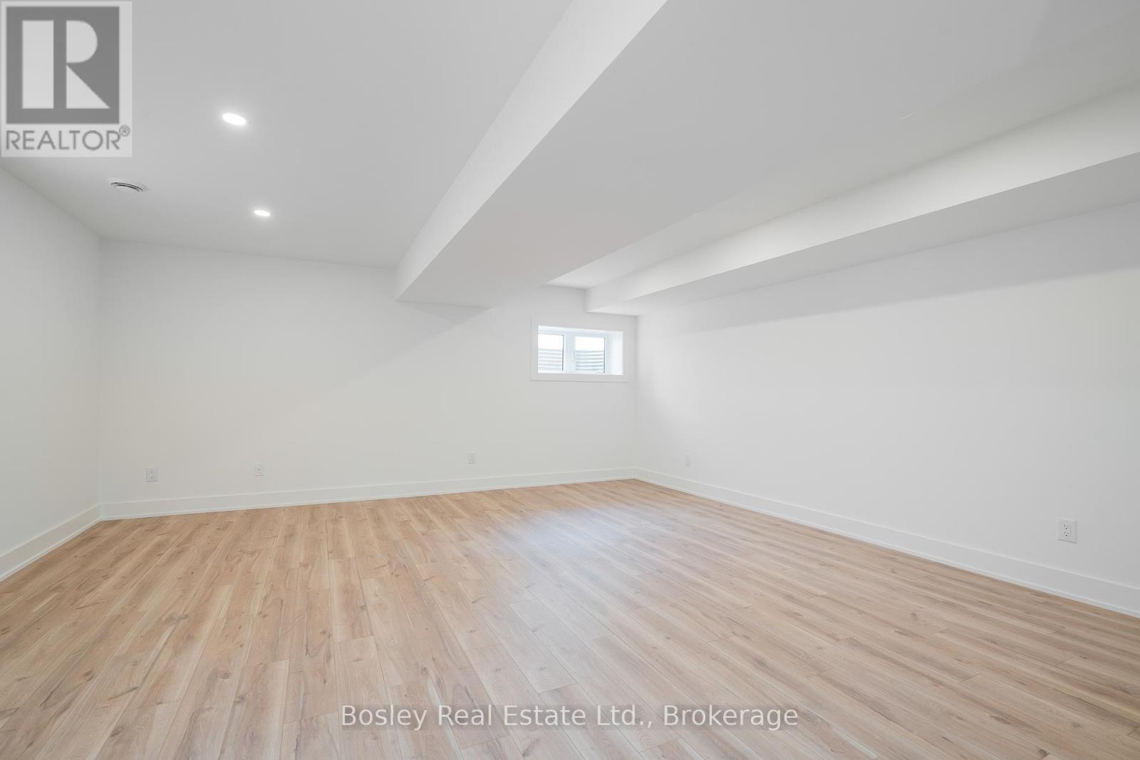 132 White Oak Crescent, Blue Mountains, ON - Indoor Photo Showing Other Room