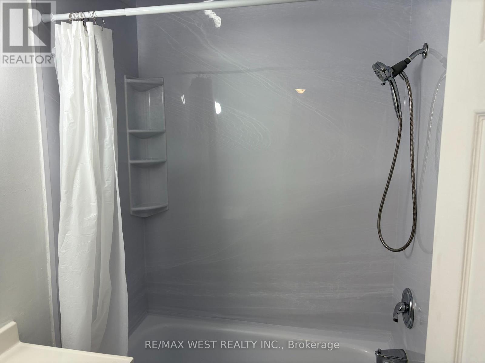 346 Fleetwood Crescent, Brampton, ON - Indoor Photo Showing Bathroom