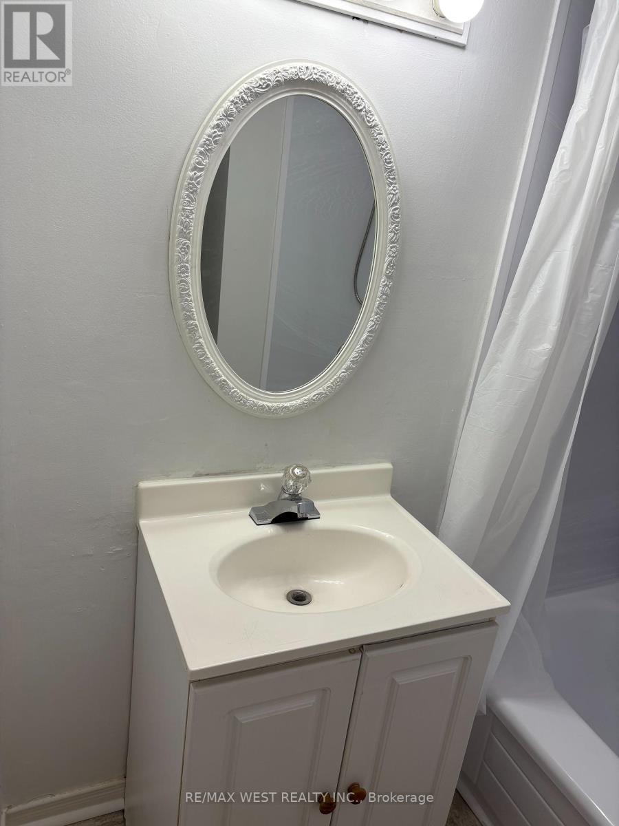 346 Fleetwood Crescent, Brampton, ON - Indoor Photo Showing Bathroom
