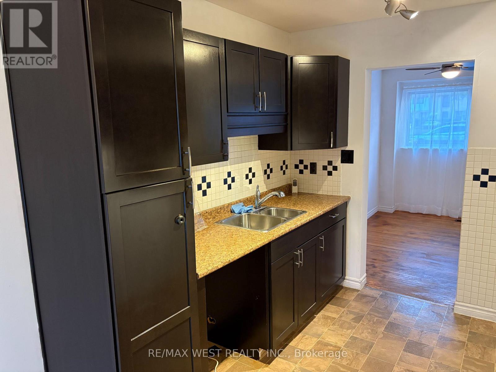 346 Fleetwood Crescent, Brampton, ON - Indoor Photo Showing Kitchen With Double Sink