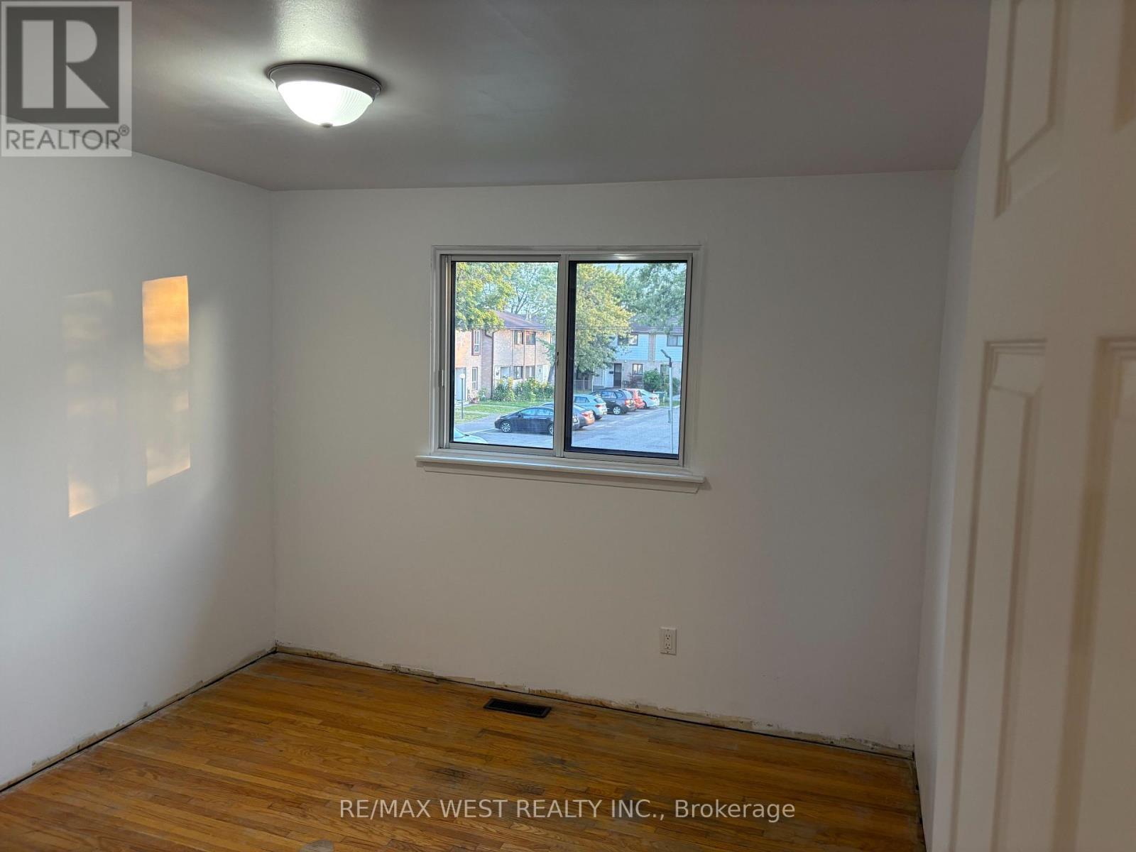 346 Fleetwood Crescent, Brampton, ON - Indoor Photo Showing Other Room