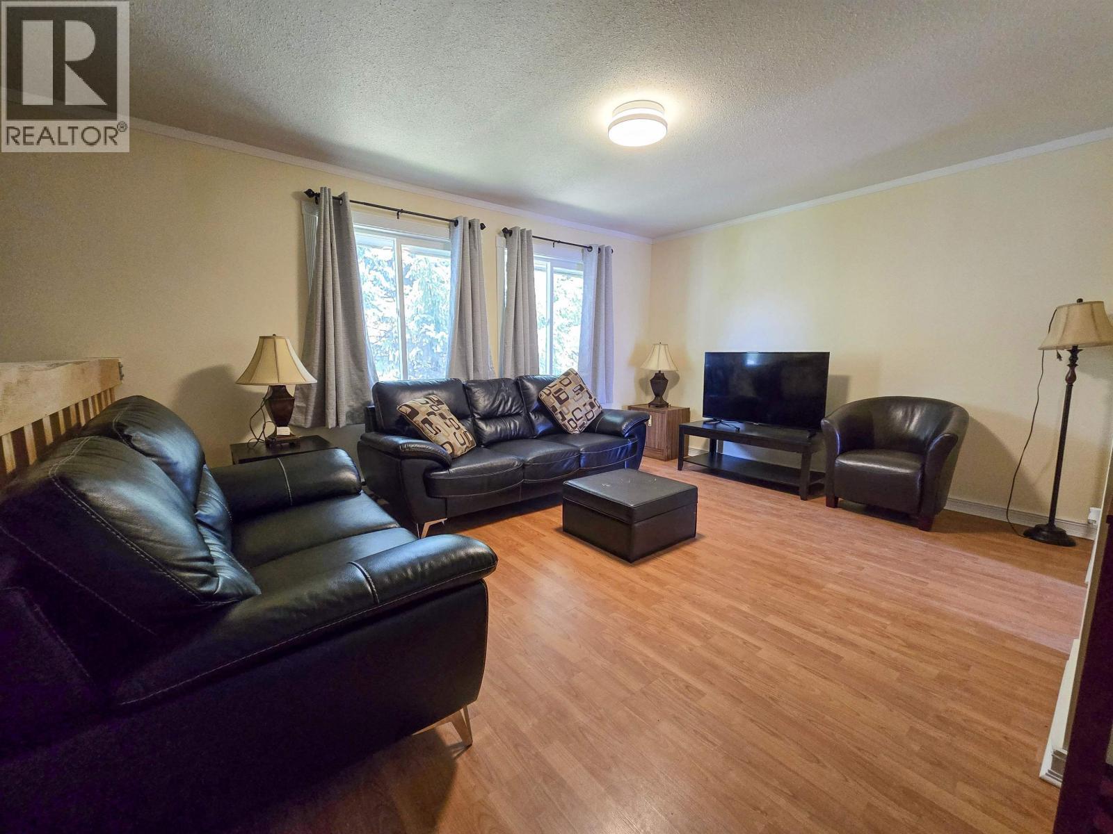 10 Gander Crescent, Kitimat, BC - Indoor Photo Showing Living Room