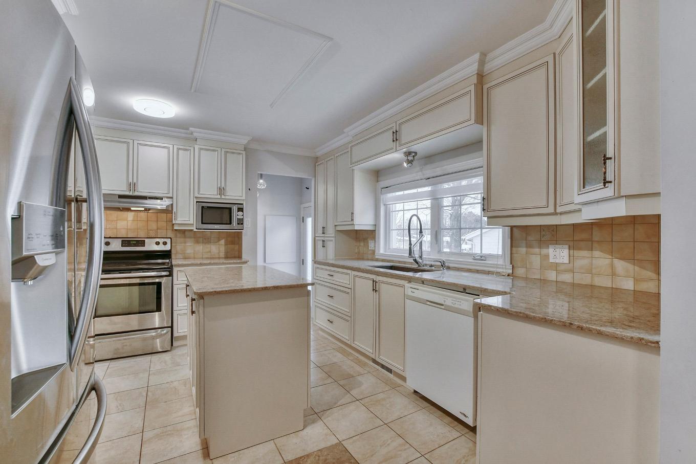 Kitchen - 657 Boul. Monseigneur-Dubois, Saint-Jérôme, QC - Indoor Photo Showing Kitchen With Upgraded Kitchen