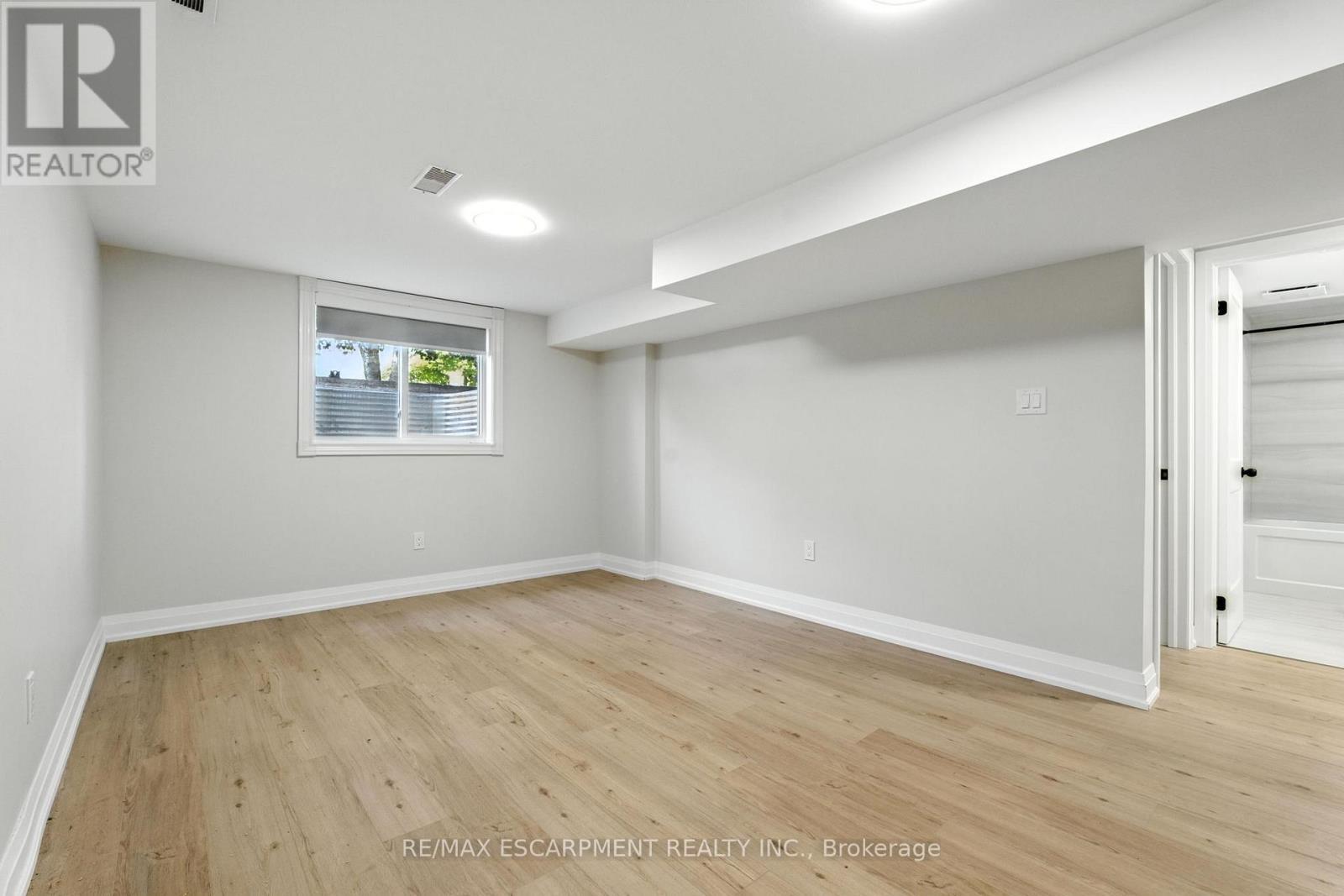 B - 929 Upper Ottawa Street, Hamilton, ON - Indoor Photo Showing Other Room