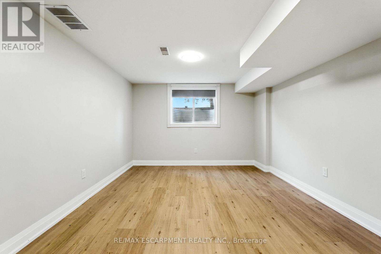 B - 929 Upper Ottawa Street, Hamilton, ON - Indoor Photo Showing Other Room