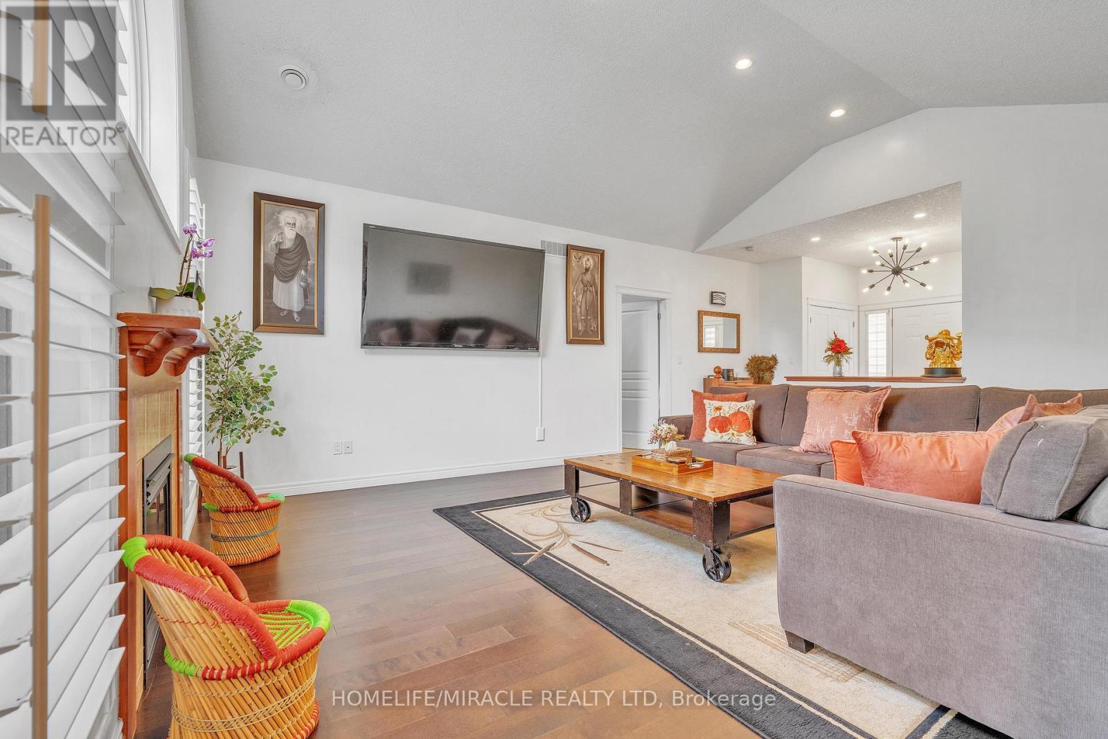6956 Concession 4, Puslinch, ON - Indoor Photo Showing Living Room