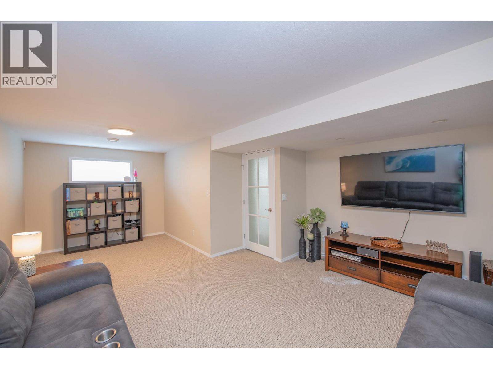 Heading downstairs - 161 Cranberry Lane, Vernon, BC - Indoor Photo Showing Other Room