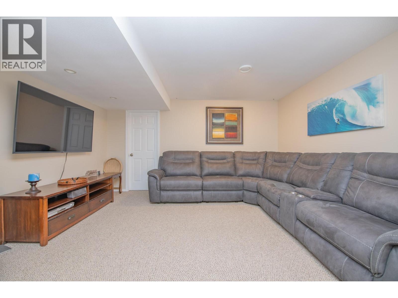 Family room/ Media Room - 161 Cranberry Lane, Vernon, BC - Indoor Photo Showing Living Room