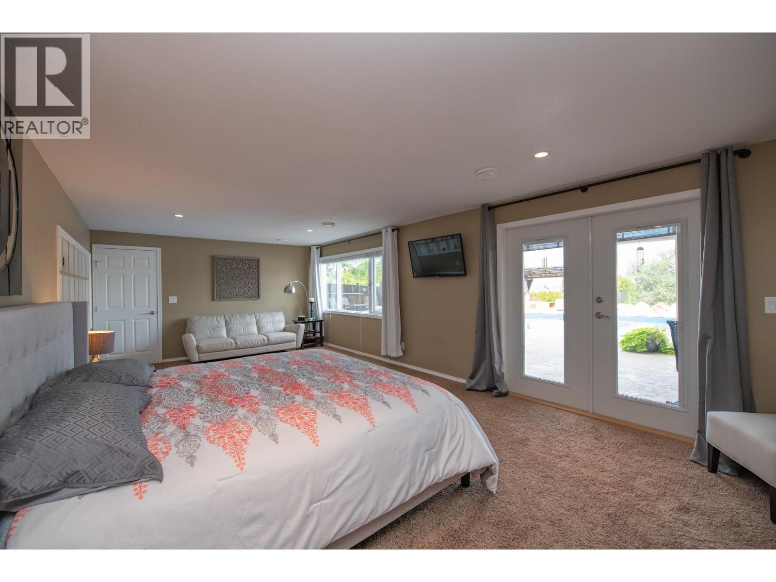 Huge Master Suite - 161 Cranberry Lane, Vernon, BC - Indoor Photo Showing Bedroom