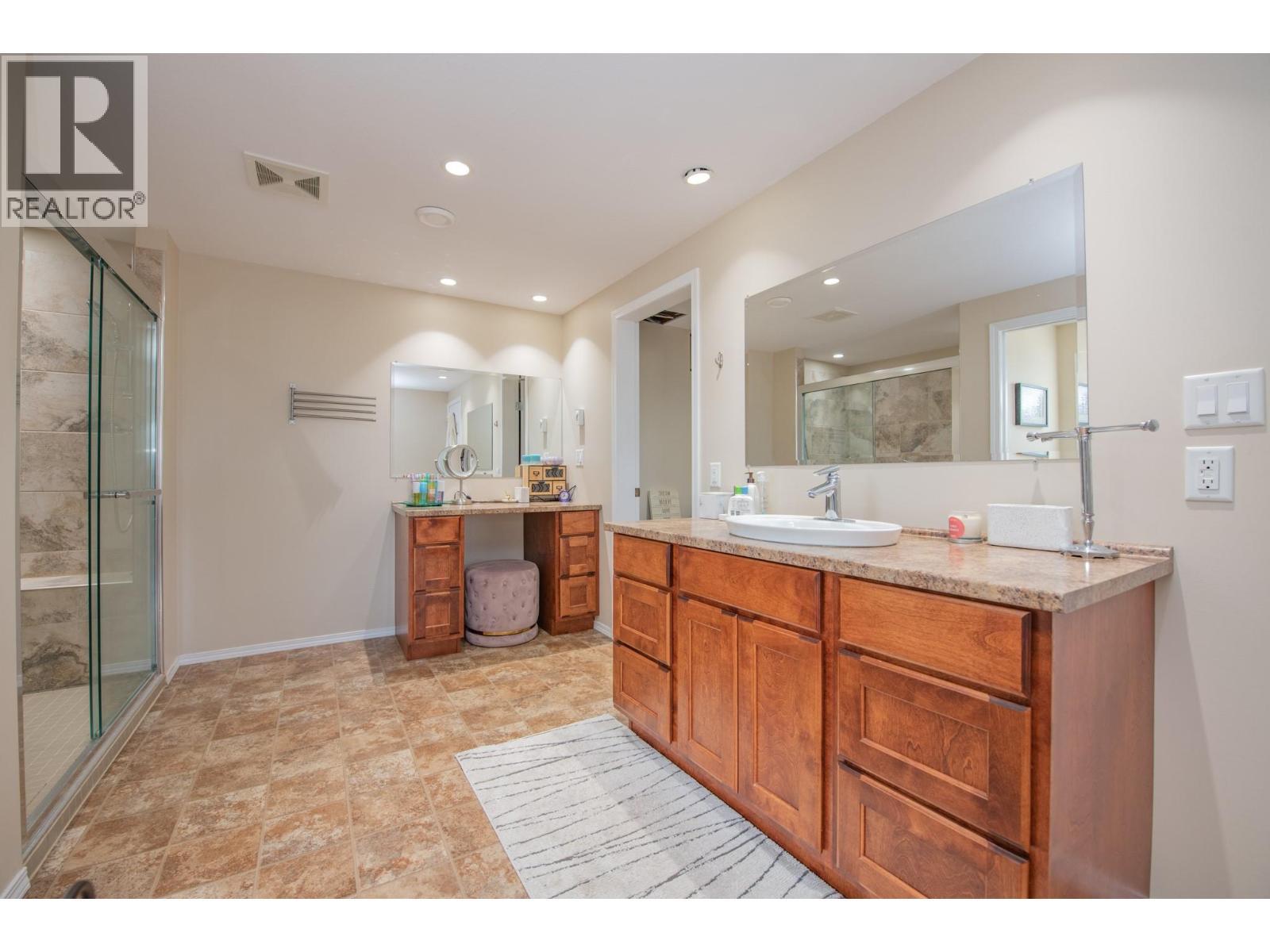 Huge Ensuite - 161 Cranberry Lane, Vernon, BC - Indoor Photo Showing Bathroom