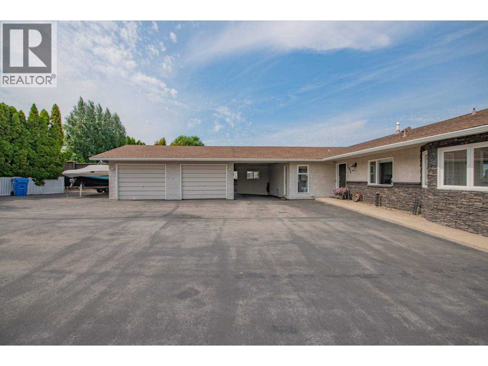161 Cranberry Lane, Vernon, BC - Indoor Photo Showing Garage
