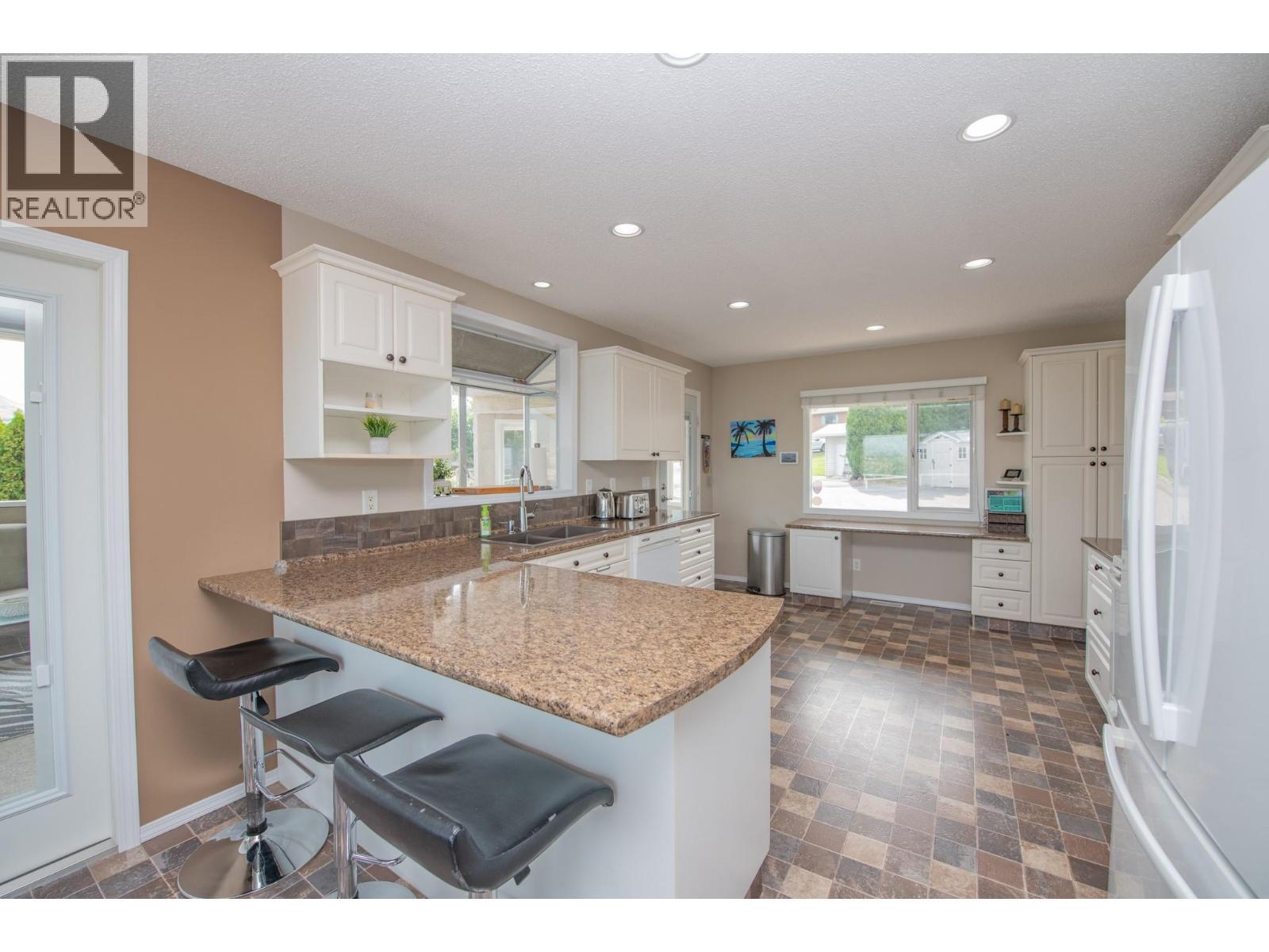 161 Cranberry Lane, Vernon, BC - Indoor Photo Showing Kitchen With Double Sink