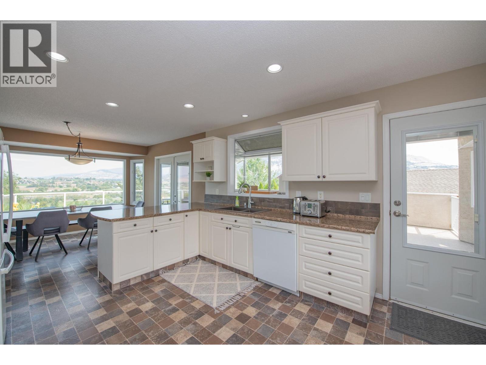 161 Cranberry Lane, Vernon, BC - Indoor Photo Showing Kitchen