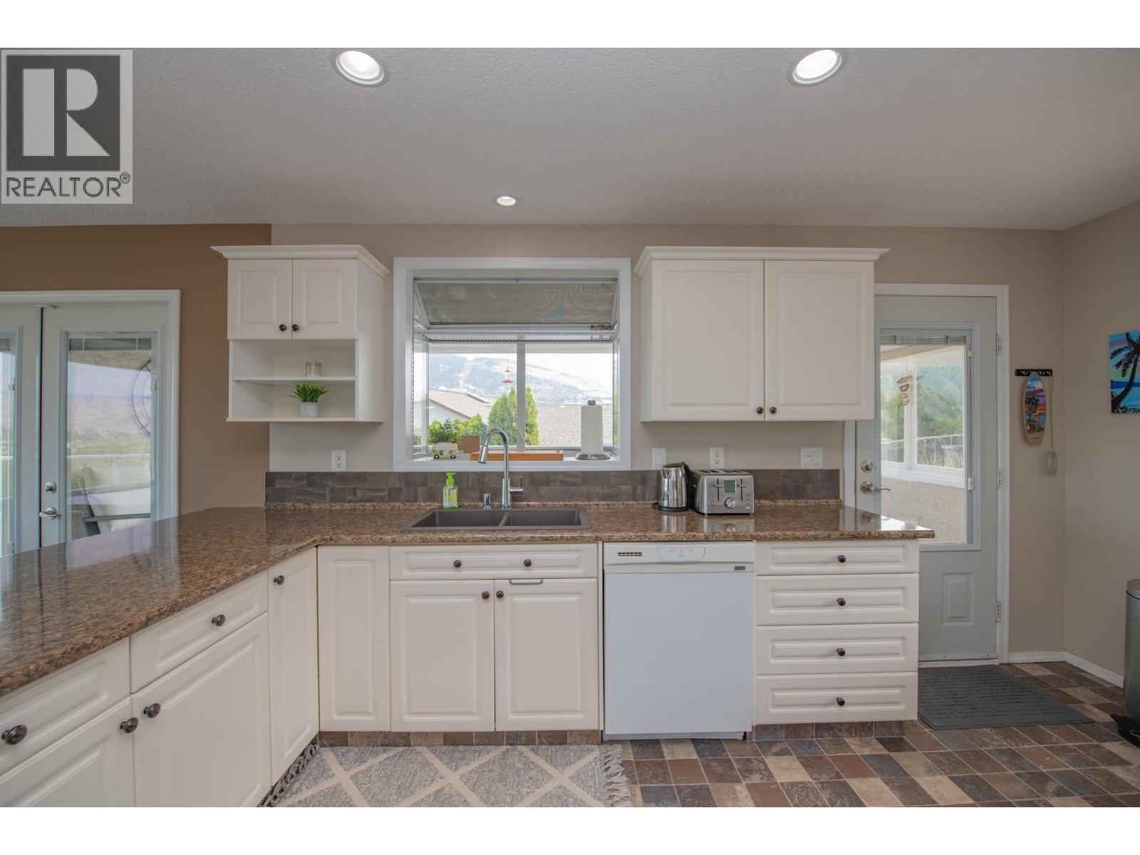 161 Cranberry Lane, Vernon, BC - Indoor Photo Showing Kitchen