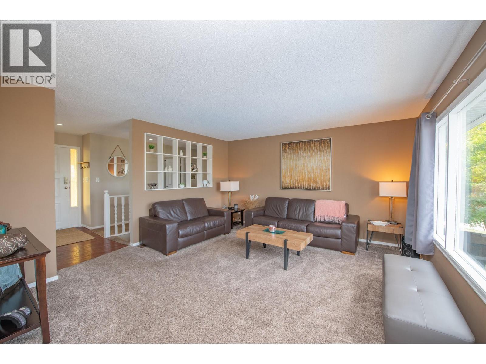 161 Cranberry Lane, Vernon, BC - Indoor Photo Showing Living Room