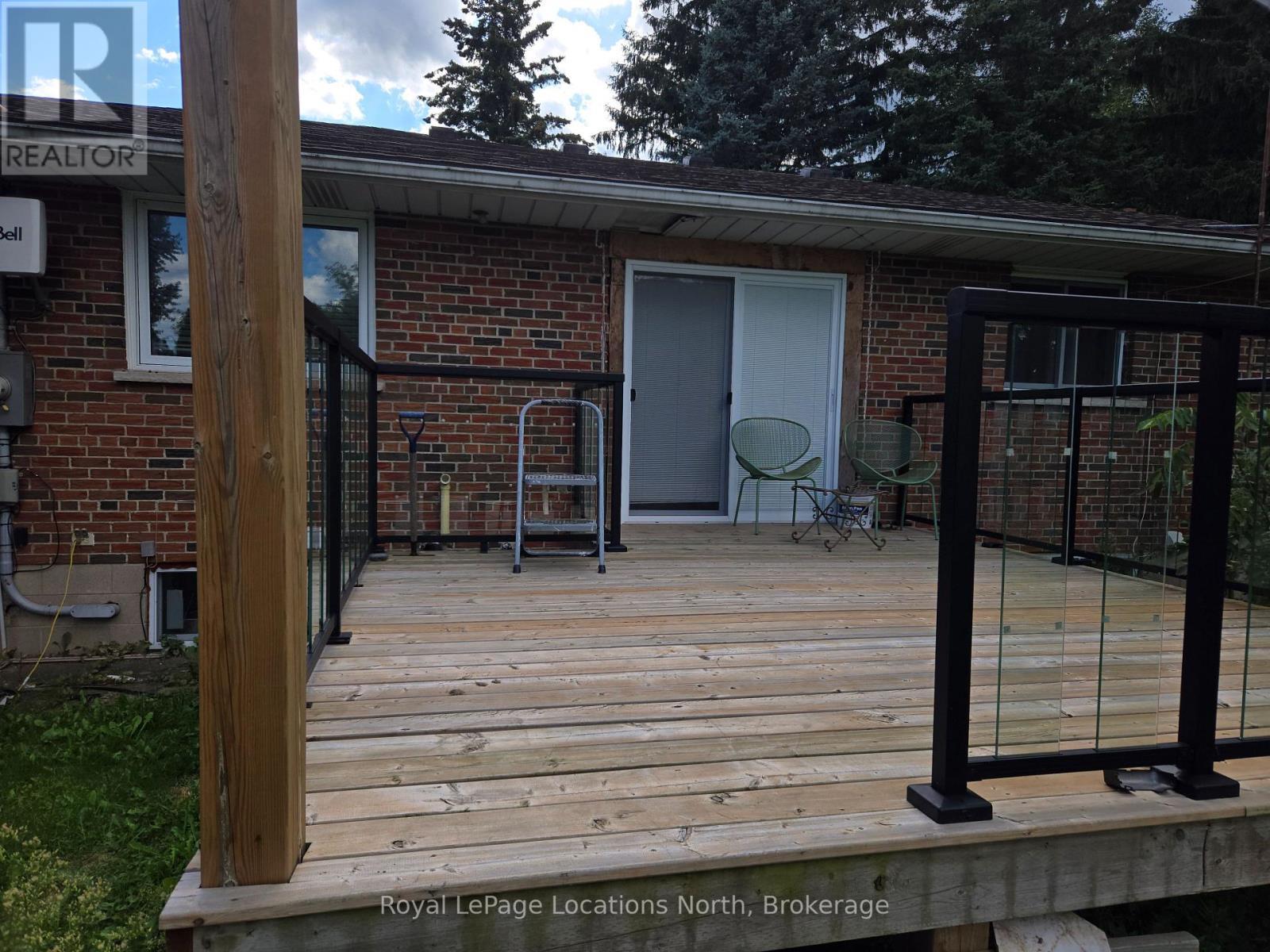 large back deck with stylish glass railing - 6042 Highway 9 Highway, Caledon (Mono Mills), ON - Outdoor With Exterior