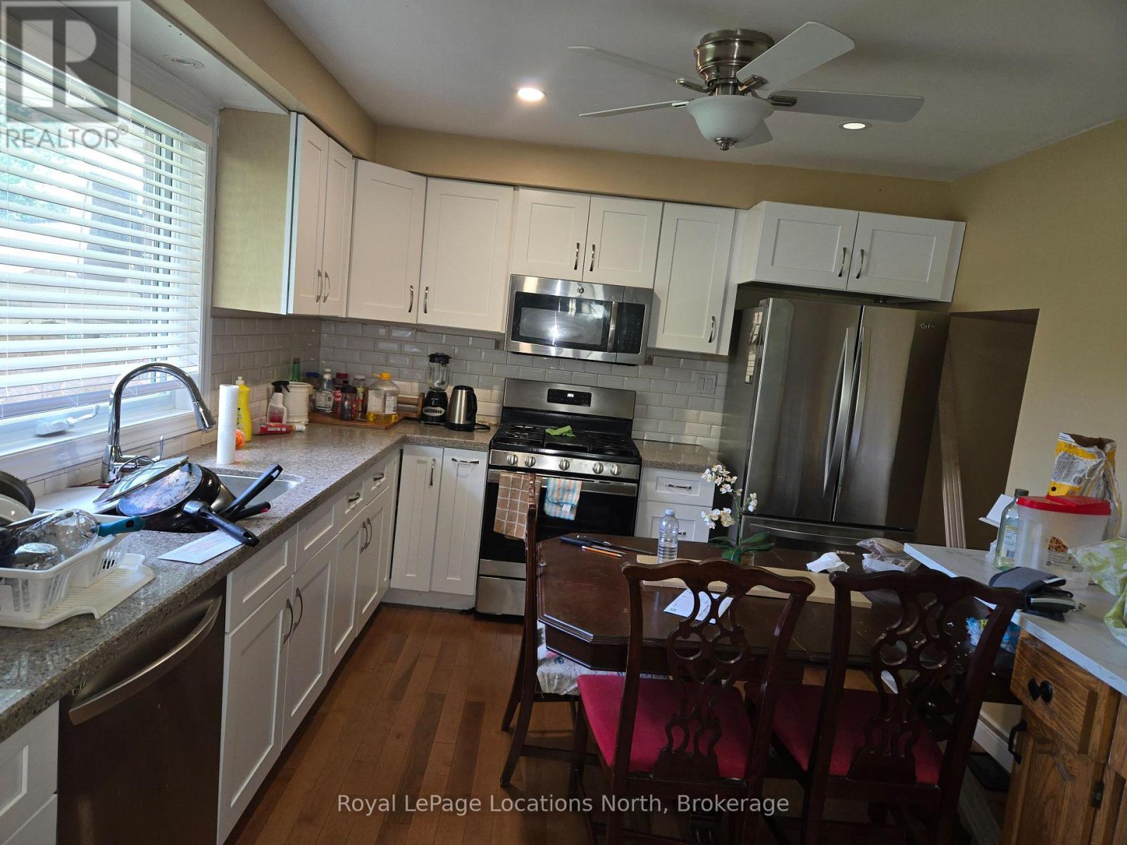 Great kitchen to work in - 6042 Highway 9 Highway, Caledon (Mono Mills), ON - Indoor Photo Showing Kitchen With Double Sink