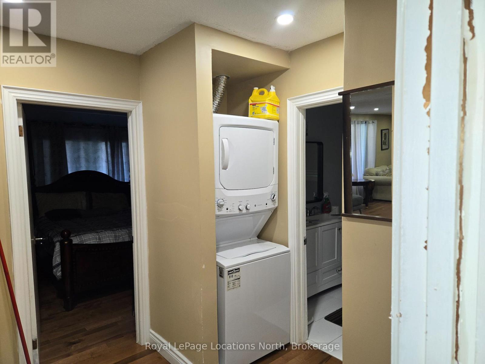 Dedicated Laundry for Main floor Tenant - 6042 Highway 9 Highway, Caledon (Mono Mills), ON - Indoor Photo Showing Laundry Room