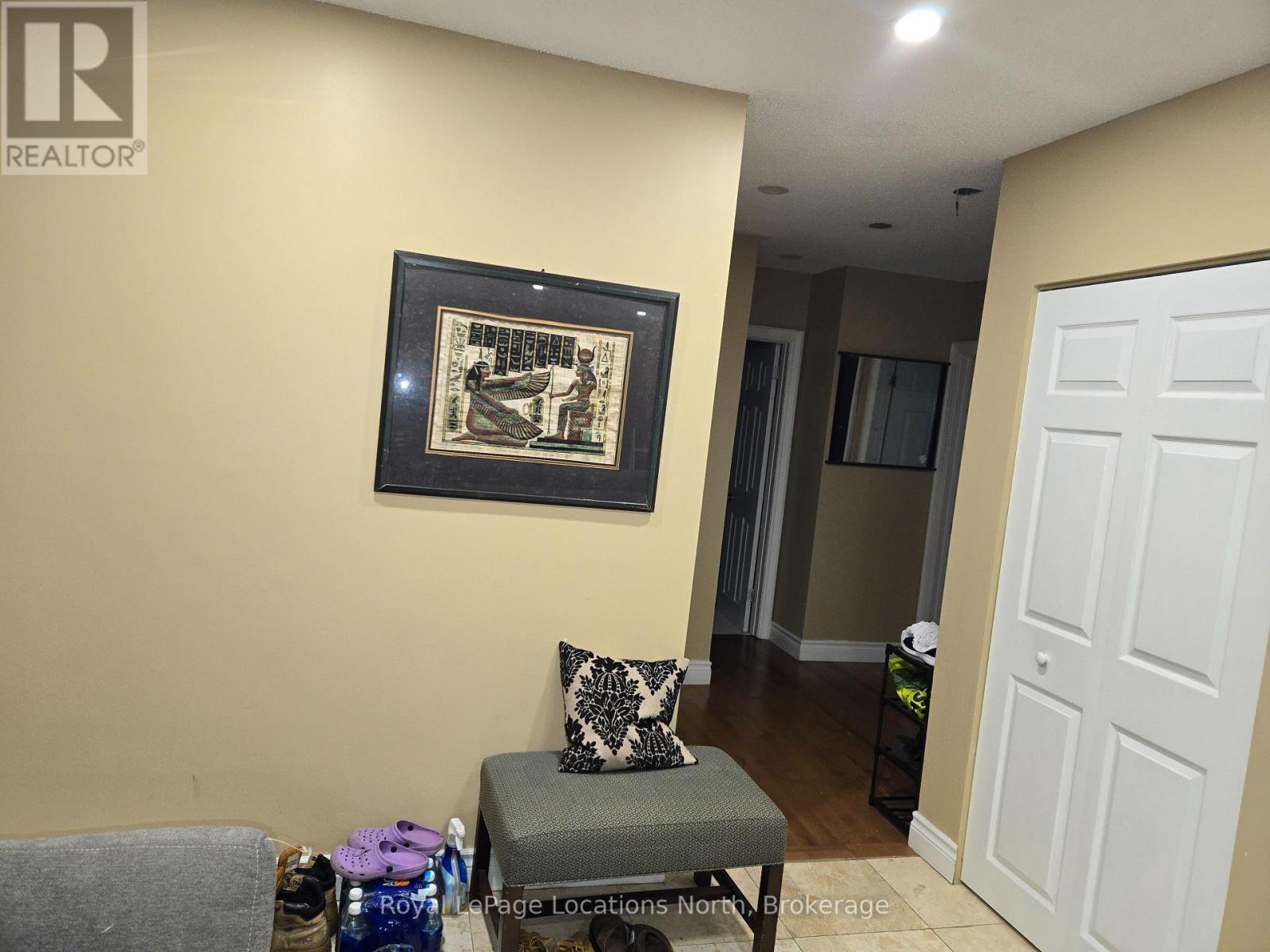 Spacious 3 bedroom home to enjoy - 6042 Highway 9 Highway, Caledon (Mono Mills), ON - Indoor Photo Showing Other Room