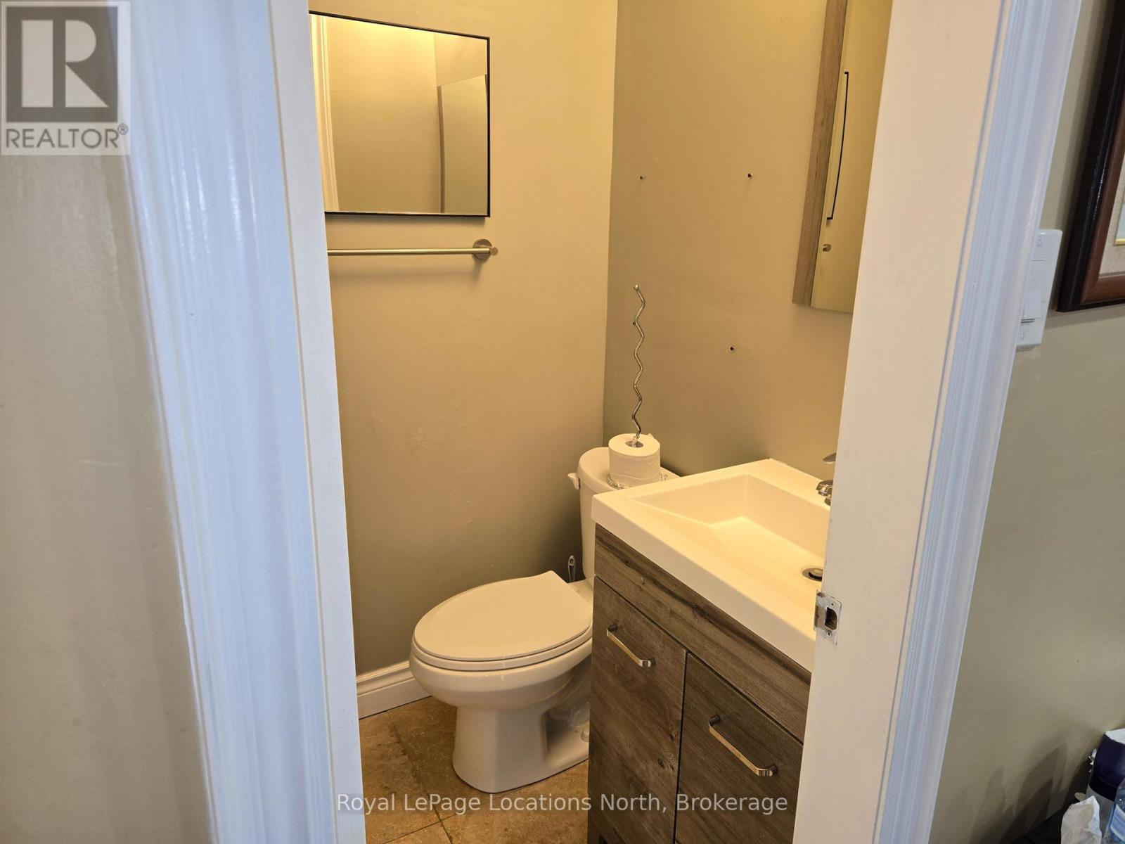 Practical 2 piece powder room - 6042 Highway 9 Highway, Caledon (Mono Mills), ON - Indoor Photo Showing Bathroom