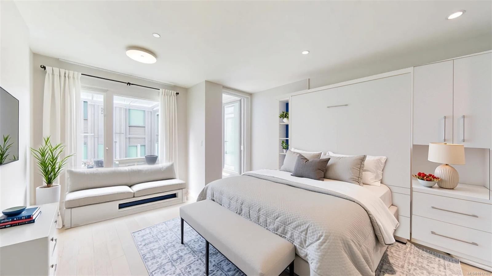 205-1090 Johnson St, Victoria, BC - Indoor Photo Showing Bedroom