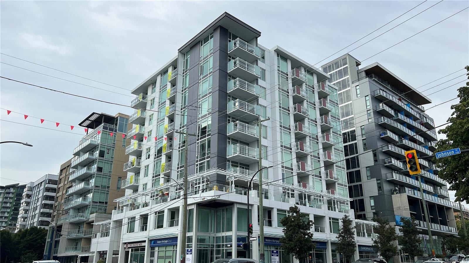 205-1090 Johnson St, Victoria, BC - Outdoor With Facade