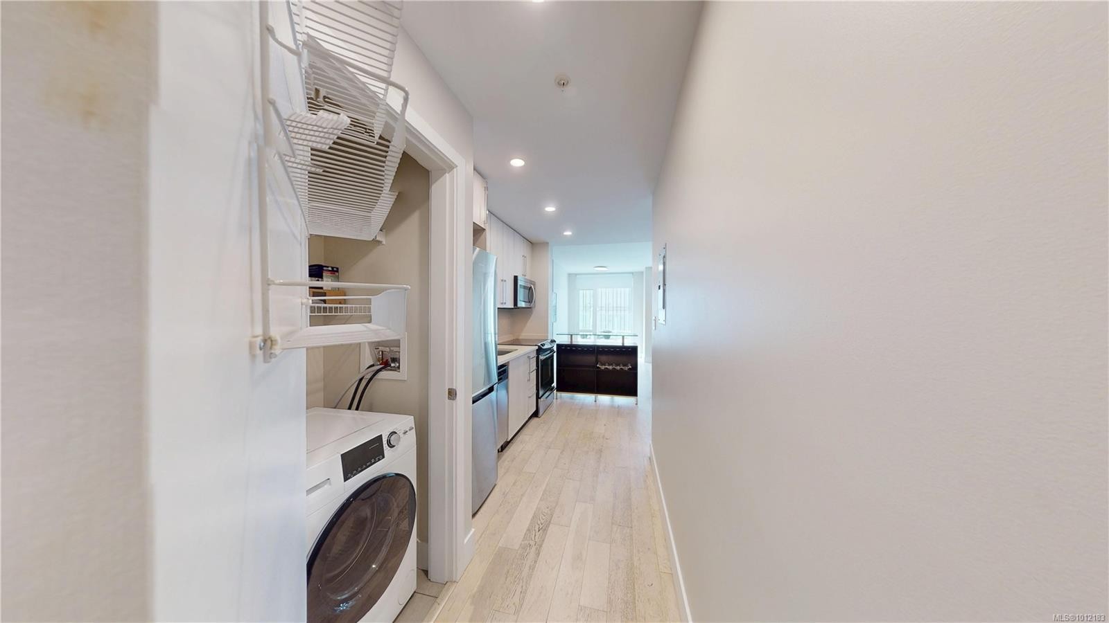 205-1090 Johnson St, Victoria, BC - Indoor Photo Showing Laundry Room