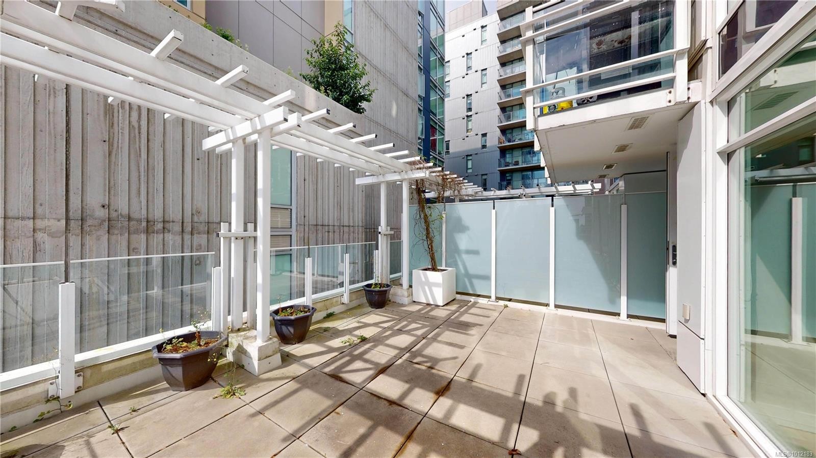 205-1090 Johnson St, Victoria, BC - Outdoor With Exterior