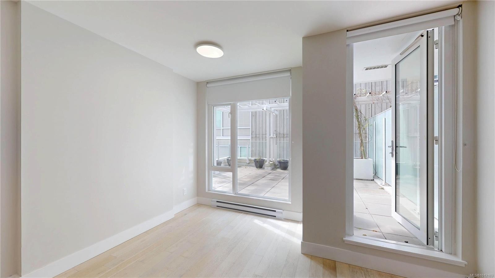 205-1090 Johnson St, Victoria, BC - Indoor Photo Showing Other Room