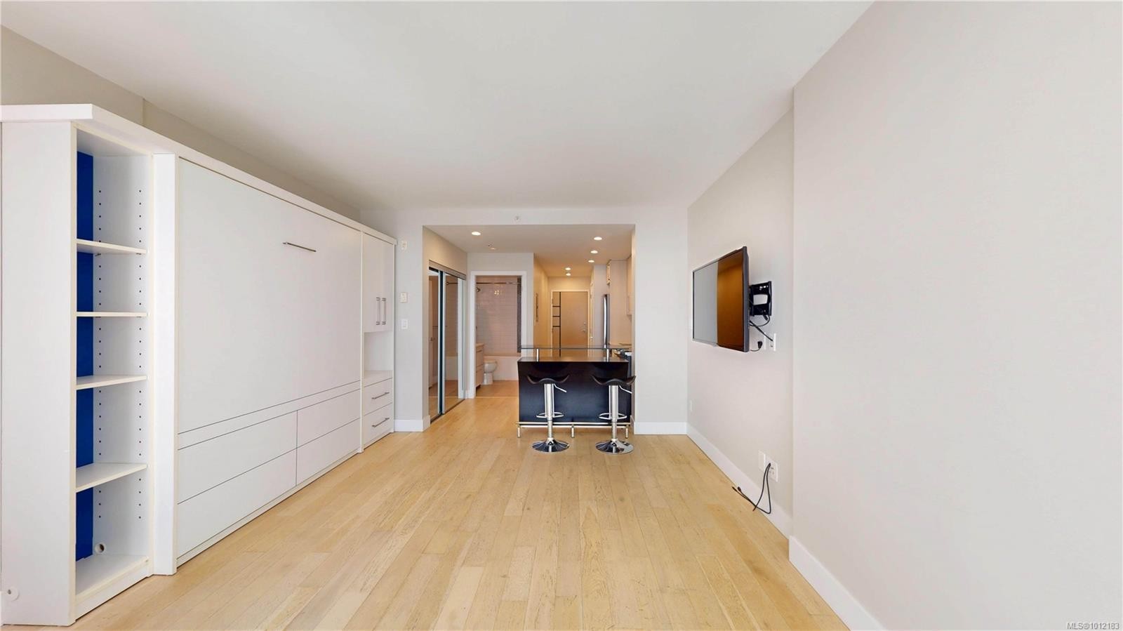 205-1090 Johnson St, Victoria, BC - Indoor