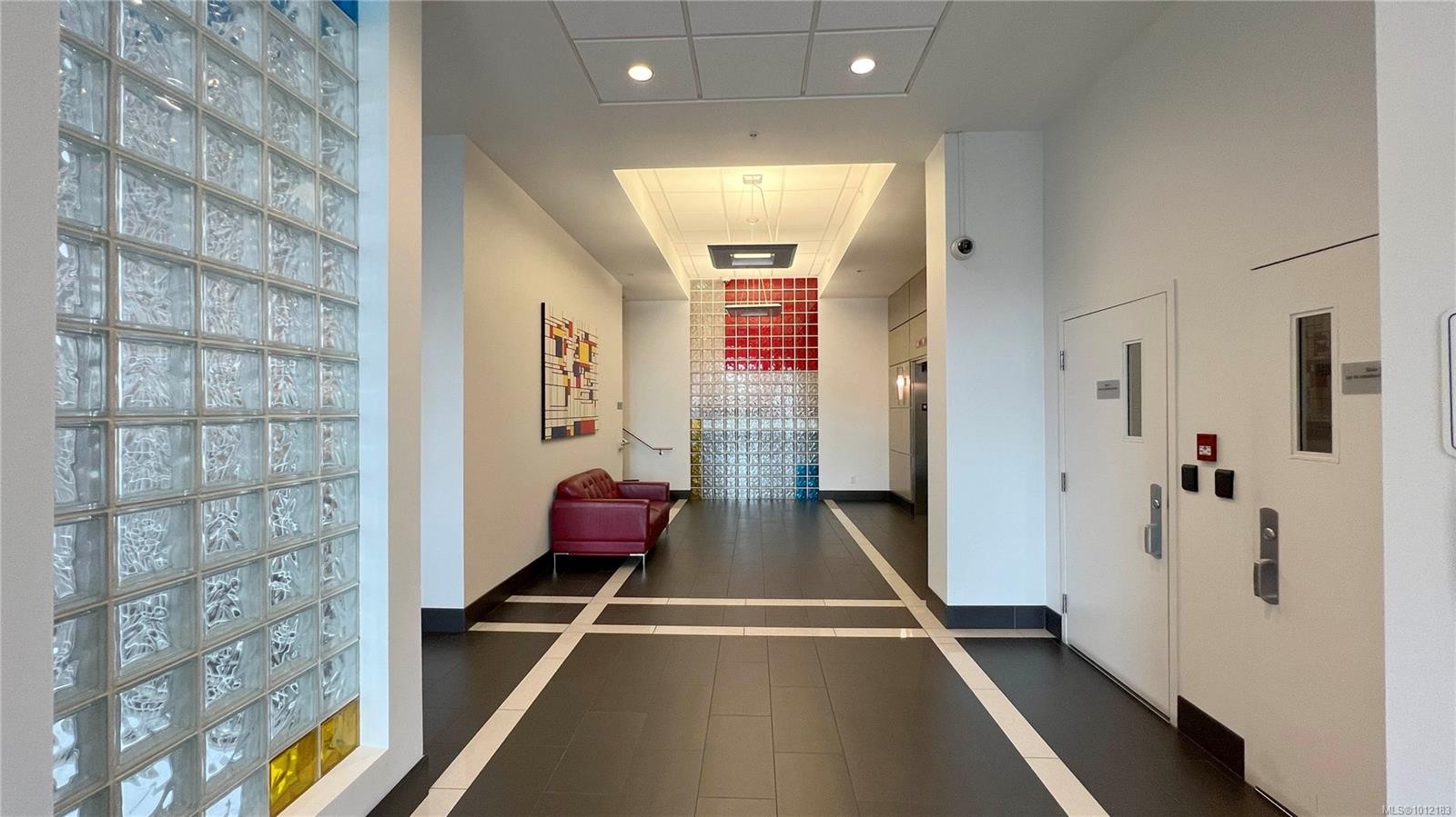 205-1090 Johnson St, Victoria, BC - Indoor Photo Showing Other Room